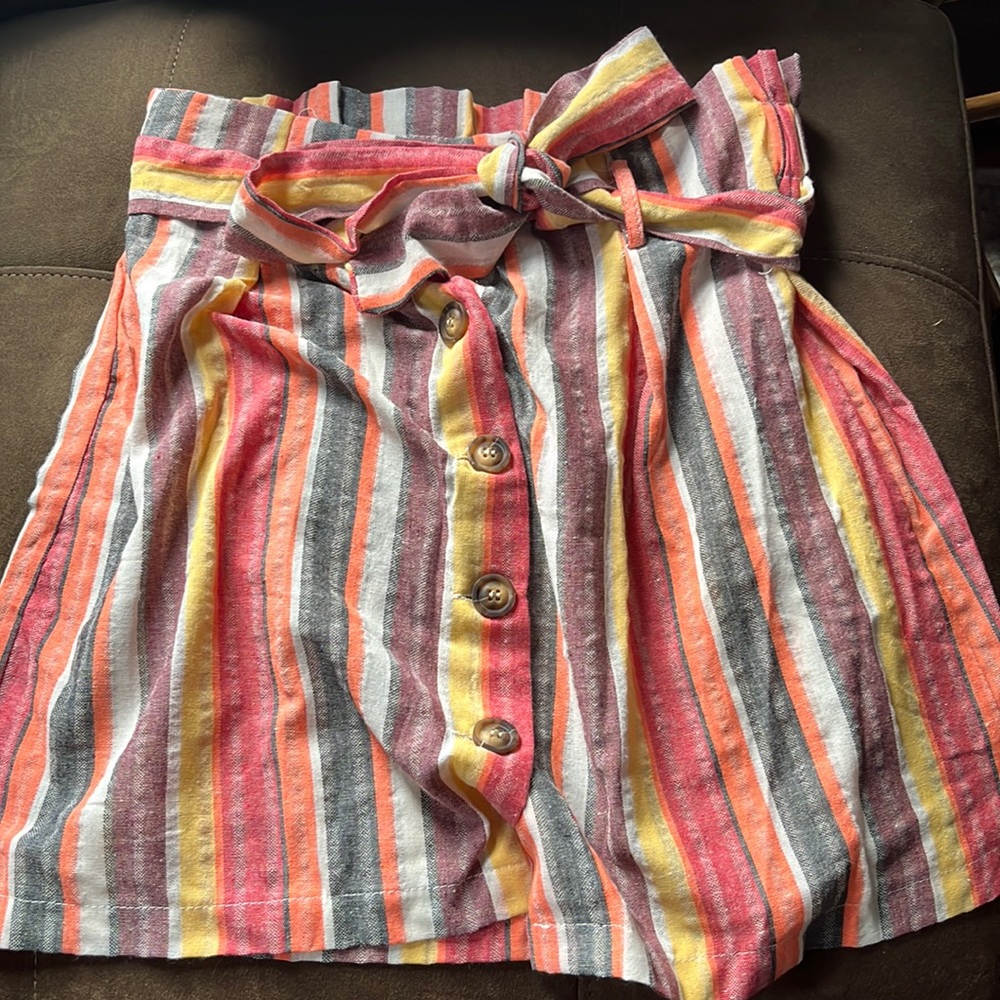 Selling a size large multi color skirt from Shein